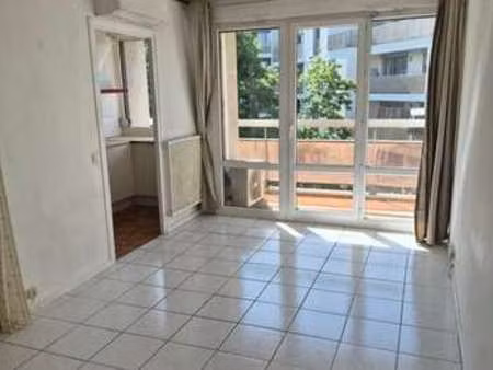 location appartement t1 à bron (69500) : à louer t1 / 33m² bron