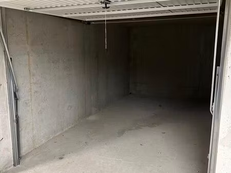 garage 14 m² à louer porte de france grenoble