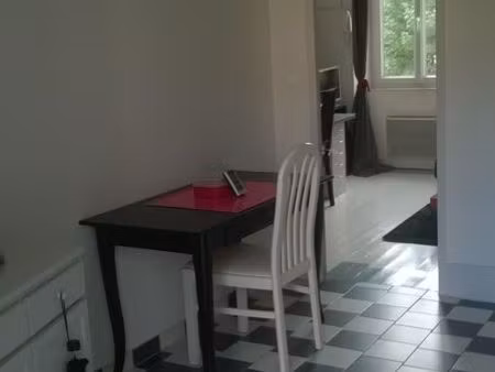 appartement meublé dans maison avec jardin centre-ville