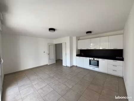à louer – superbe t2 de 43 m² à ferney-voltaire – résidence de standing