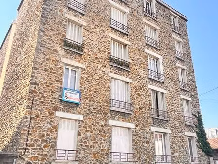 à louer – f3 de caractère de 49 m² – corbeil centre dans une belle maison en meulière au s