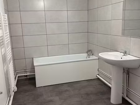 f1/t1 rénové 34 m² – centre sedan – lumineux – sans frais d’agence