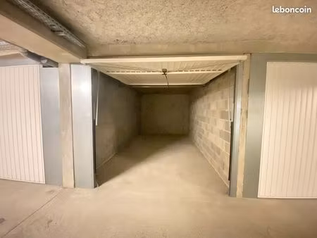 garage box ferme en souterrain