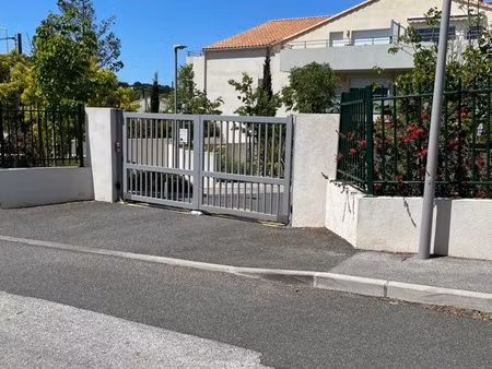 parking pour moto la garde sécurisé