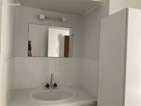 studio non meublé 16 m2   situé 5 rue charles brunellière à nantes   proche de la place re