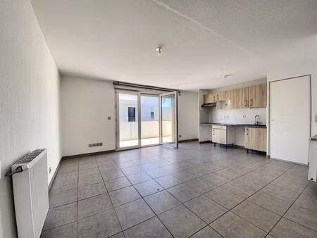 appartement t3 de 60 67m² avec terrasse de 10m² - lalande