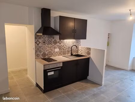 studio 1 chambre + pièce principale