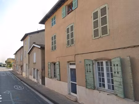 opportunité rare / t3 traversant 84 4 m²  idéalement situé au cœur du village