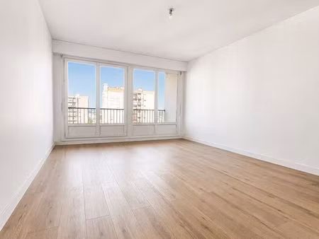 t3 64m² refait à neuf — balcon vue dégagée  parking + cave — bron