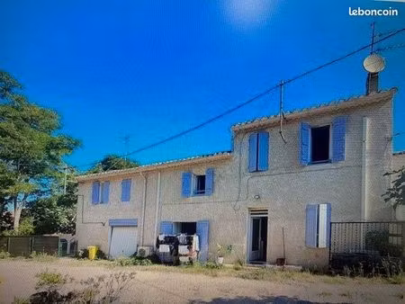 immeuble 131 m² gignac-la-nerthe