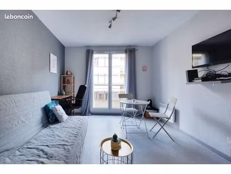 studio à deux pas de la timone et blancarde (métro  tramway)