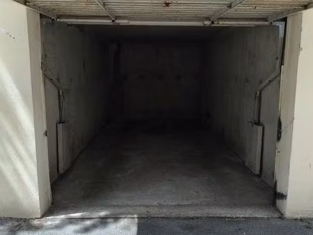 box garage en extérieur 69009