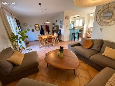 maison 3 chambres avec jardin climatisation et piscine