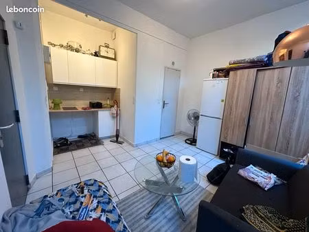 studio de 16 m² rénové  garantie visale recommandée disponible immédiatement