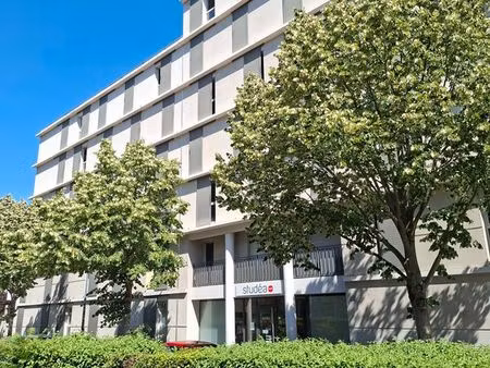 studio avec parking