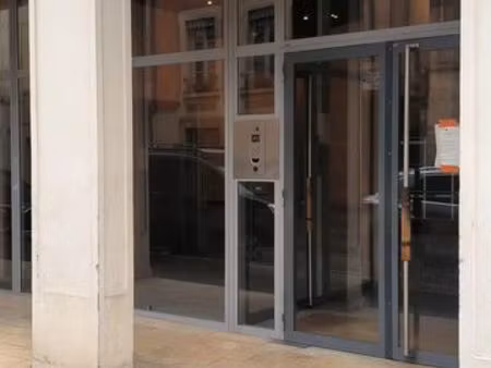 parking / box 14 m2 secteur hopital croix rousse