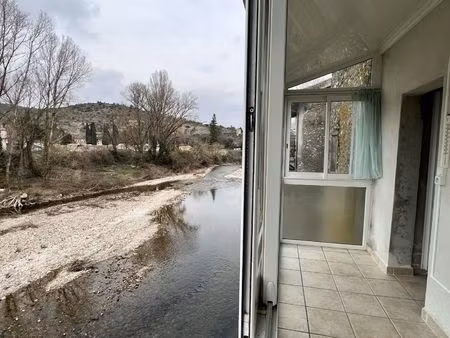 maison de village avec vue sur la rivière