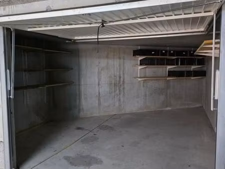 parking 17 m² vourles