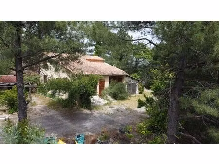 maison avec jardin de 1094 m² de terrain