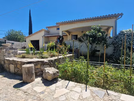 maison de plain pied avec grand garage et terrain plat