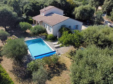 maison de plain pied avec piscine