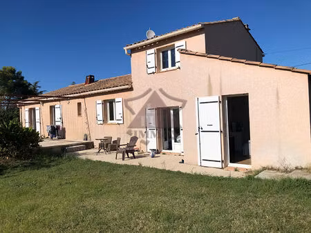 villa avec 5 chambres et beau terrain de 2890 m²