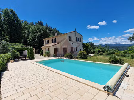 maison avec cadre magnifique