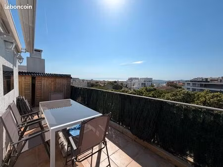 studio avec toit terrasse vue mer
