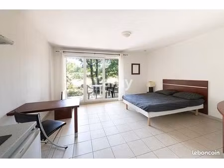 studio 1 pièce 27 m²