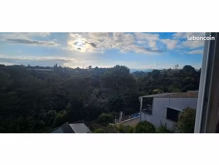 f 2/3 en rez-de-jardin
