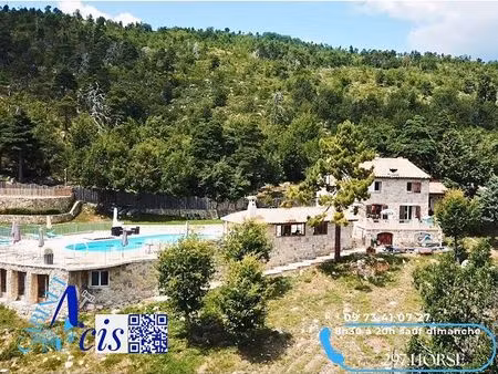 propriété 15 pièces 745 m²