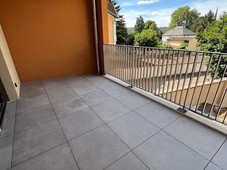 très bel appartement t3 avec balcon dans immeuble neuf
