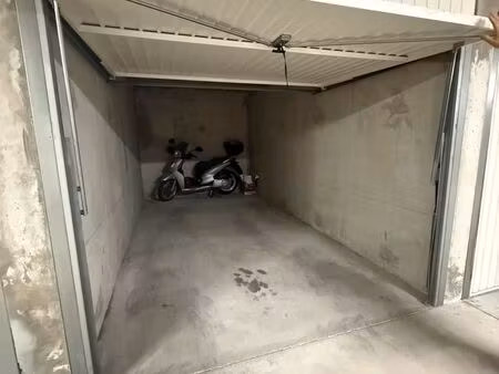 parkiing box a louer