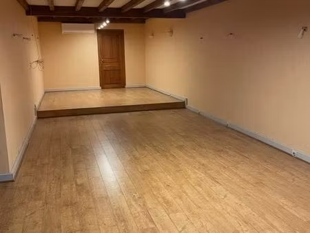maison de village avec grand appartement et local commercial attenant