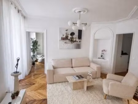 cœur de paris – superbe 3 pièces rénové  2 chambres  charme et prestations haut de gamme