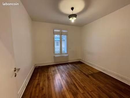 à louer – salle d’examen au sein d’un cabinet médical – paris 12e