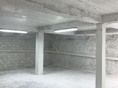 local de stockage 105m2 dans le marais