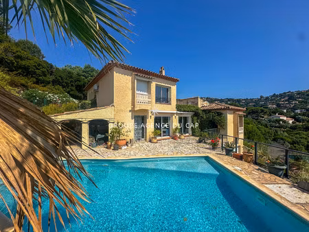 villa de luxe à vendre à les issambres
