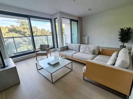 quartier européen  appartement 2 chambres neuf face au parc.