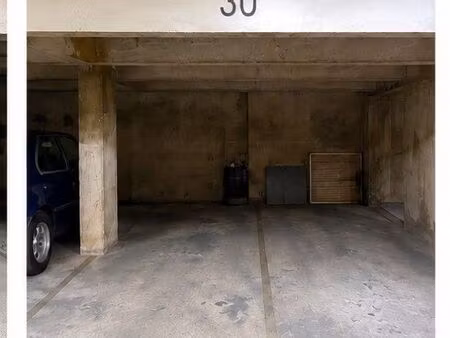 grande place de parking – résidence sécurisée – paris 10e