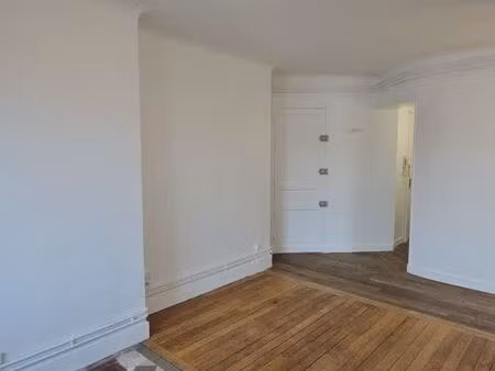 location 75017 60 m2 - repeint à neuf