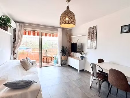 très joli 3 pièces 48m² entièrement rénové avec goût – terrasse  garage box  cave – centre