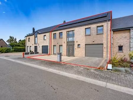 vaste maison avec grand jardin et garage traversant