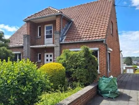 sympathique villa avec jardin et garage.