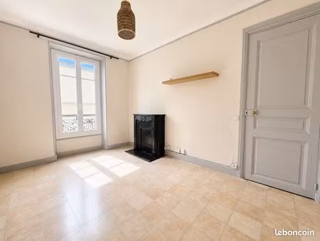 a vendre : t2 nation