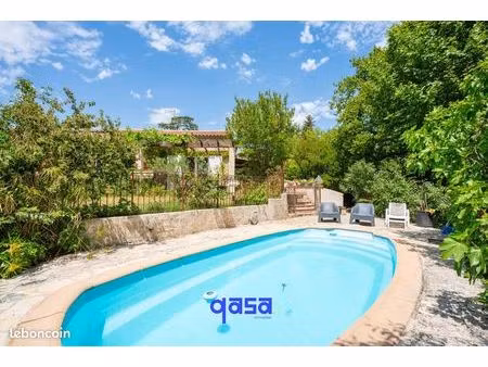 villa 5 pièces 130 m²