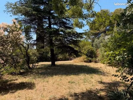 terrain 1 500 m² eguilles