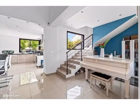 maison d’architecte 224 m² avec dépendance  piscine et jardin