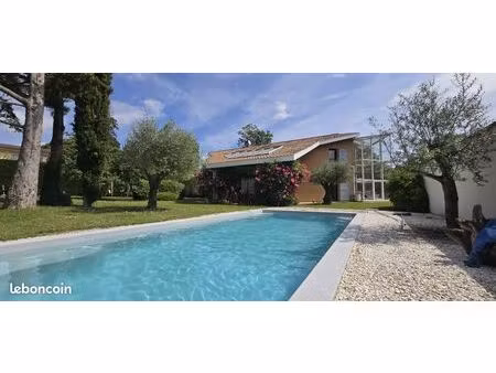 villa architecte 390 m2 sur terrain constructible 1800 m2