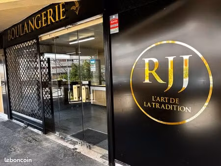 local commercial 84m² avec chambre froide/atelier - résidence val pins 13015